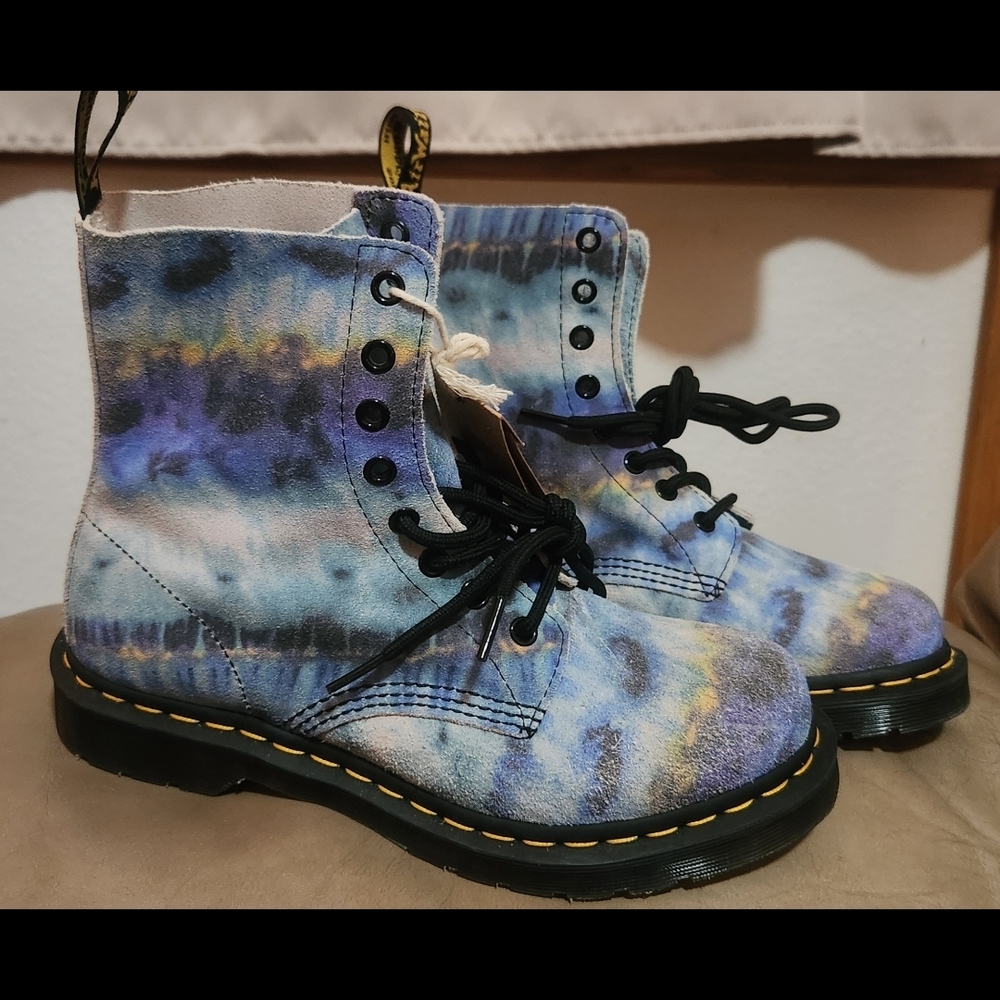 NWT Dr. Martens Blue Tie-Dye Combat Boots W's 8 EU 39